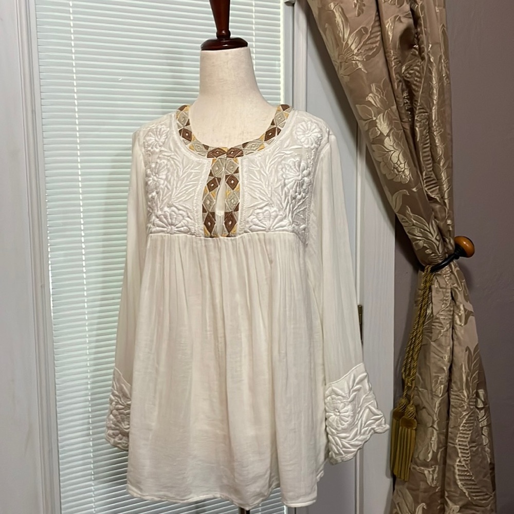 Frye size M one of a kind embroidery detailed blouse